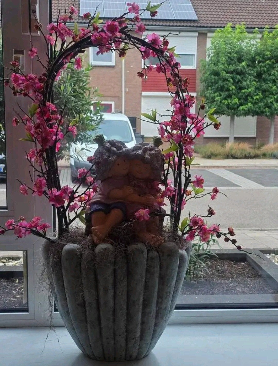 Grote stenen vaas met opmaak, Ophalen, Roze, Kunstbloem, Zo goed als nieuw