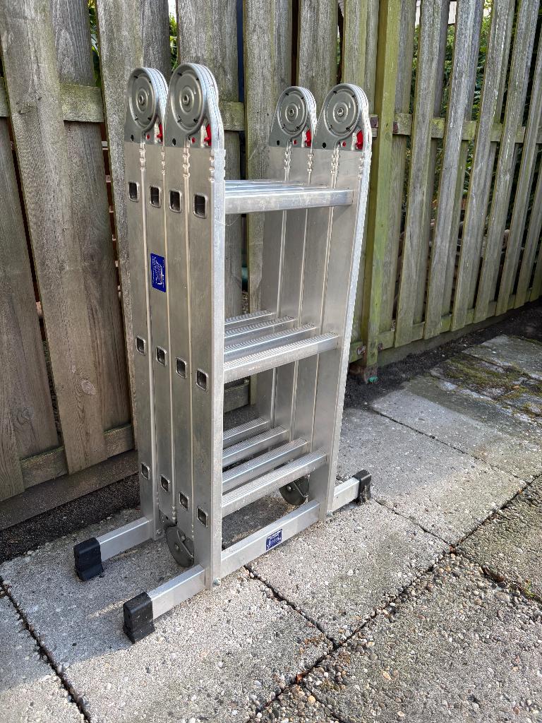 Alpe vouwladder 4 x 3 treden aluminium (In prima staat), Ophalen, Zo goed als nieuw, Ladder, Opvouwbaar of Inschuifbaar