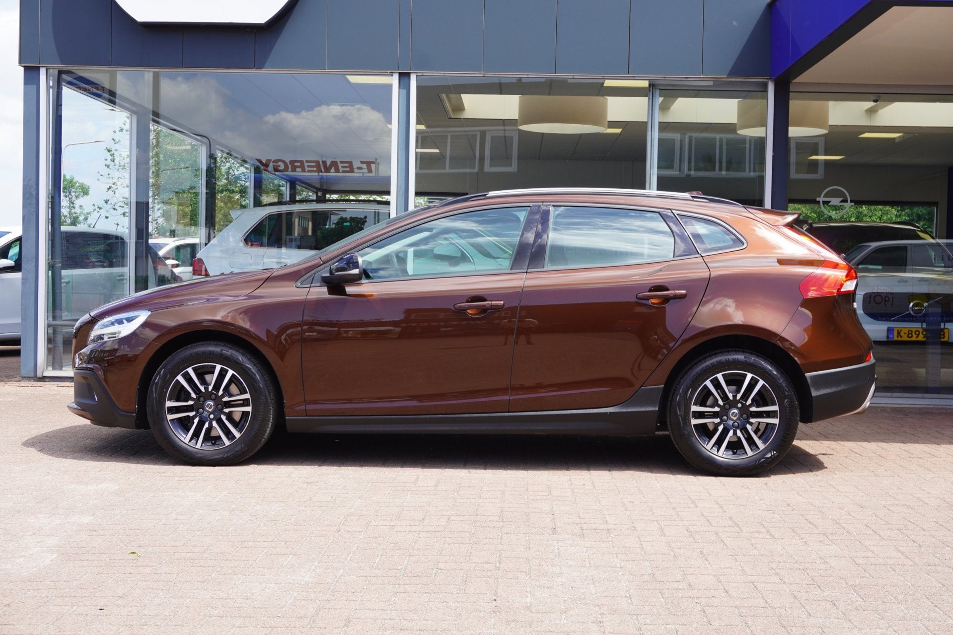 Volvo V40 Cross Country 2.0 T4 Kinetic Automaat | Airco | Na, Stof, Gebruikt, Origineel Nederlands, 1500 kg
