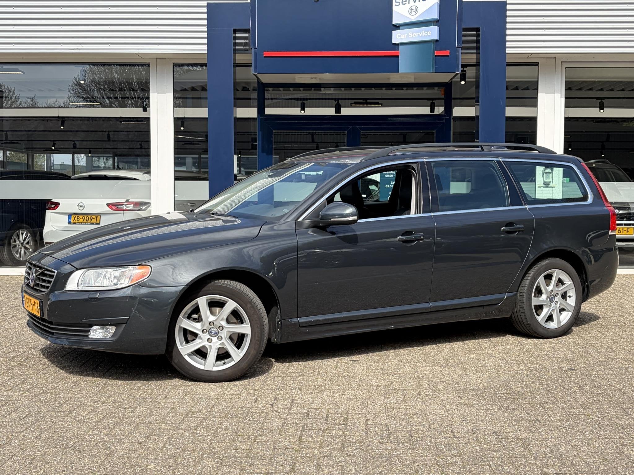 Volvo V70 1.6 T4 Nordic+ / Automaat / NL-Auto / Vol-Leder /, Euro 5, 4 cilinders, 179 pk, 1600 kg