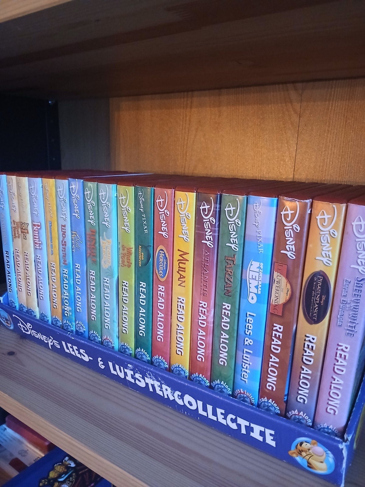 Disney Read Along collectie – 19x boek + cd met display, Verzamelen, Ophalen of Verzenden, Overige figuren, Zo goed als nieuw