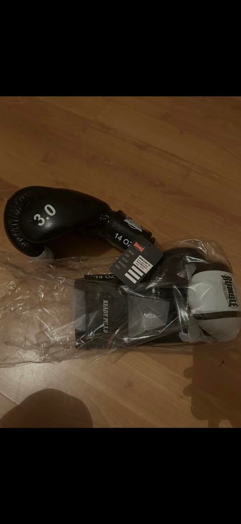 Nieuwe Rumble bokshandschoenen - 14 OZ, Ophalen of Verzenden, Zo goed als nieuw, Bokshandschoenen