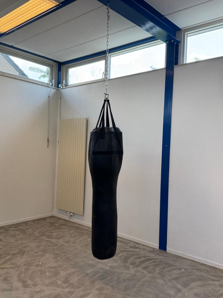 Bokszak zware kwaliteit z.g.a.n. met ketting en ophangbeugel, Gebruikt, Overige, Vechtsportmateriaal, Groter dan maat XL
