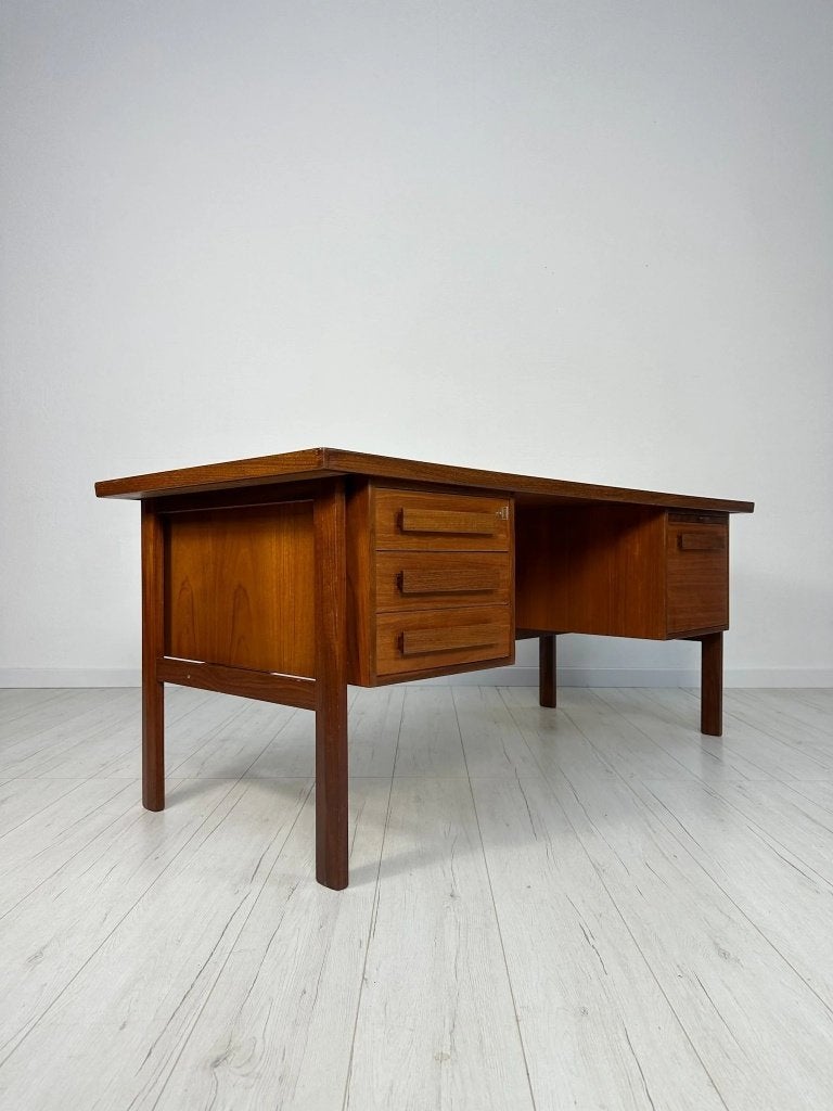 Peter Løvig Nielsen vrijstaand teak bureau Deens jaren 60, Huis en Inrichting, Vintage, Ophalen of Verzenden, Zo goed als nieuw