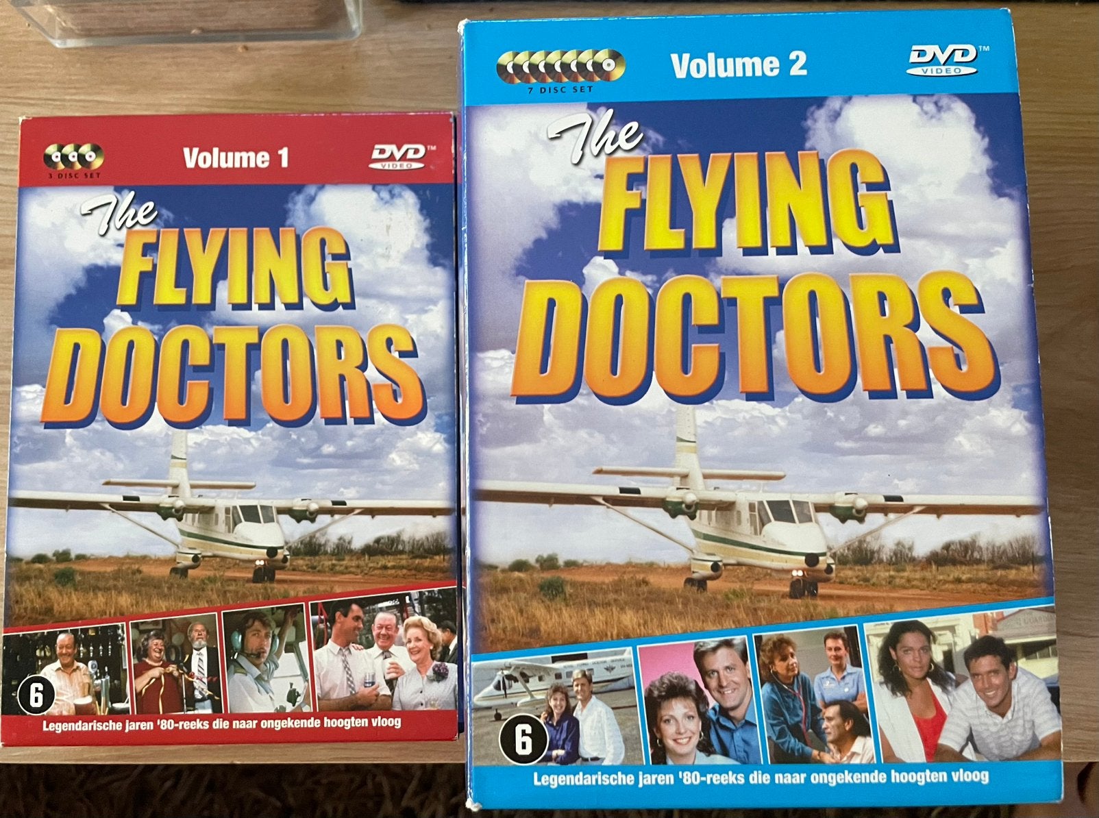 The Flying Doctors (Volume 1 en 2), Cd's en Dvd's, Dvd's | Tv en Series, Engels, Nederlands, Ophalen of Verzenden, Zo goed als nieuw