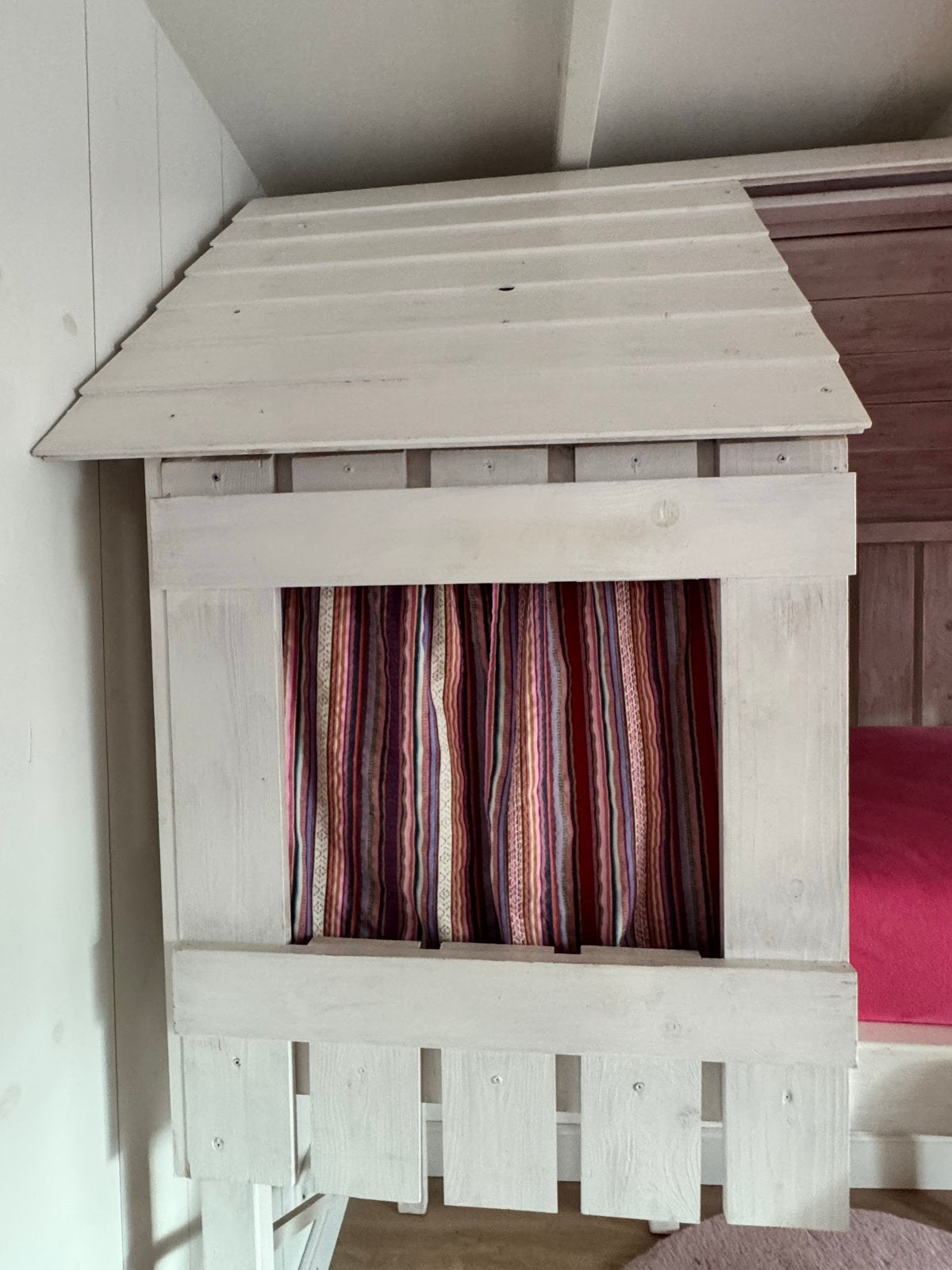 Foto 3 van Uniek Huisjesbed / Hoogslaper voor Kinderkamer