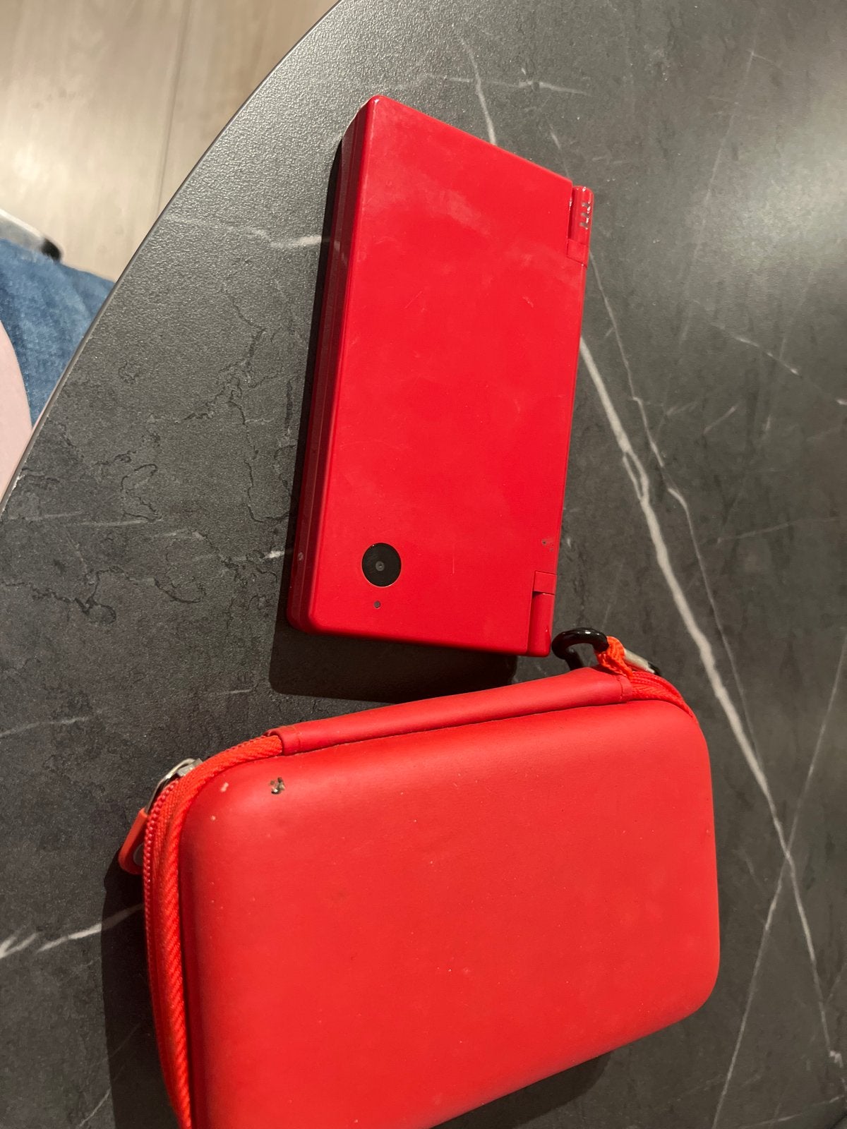 Rode Nintendo DSi  met games en beschermhoes, Spelcomputers en Games, Dsi XL, Ophalen of Verzenden, Rood, Gebruikt