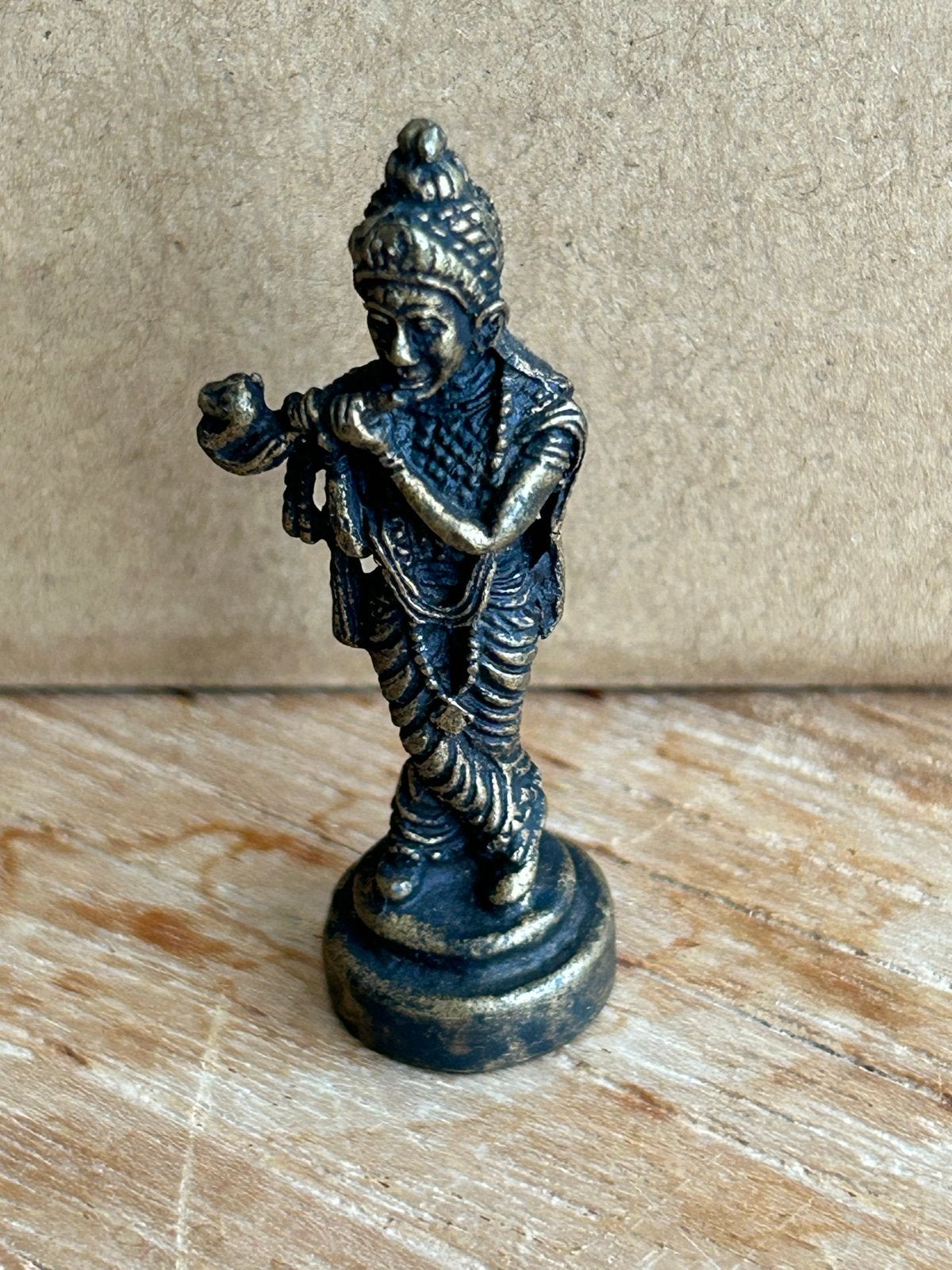 Kleine bronzen Boeddha beeldje - Krishna met fluit, Ophalen of Verzenden, Zo goed als nieuw, Metaal, Goud