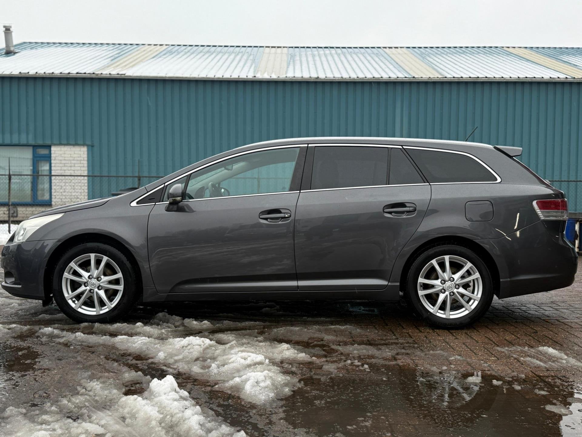 Toyota Avensis Wagon 1.8 VVTi Business#Nap#Aut#DealerOndh, Auto's, Toyota, Euro 5, 15 km/l, Zwart, 4 cilinders