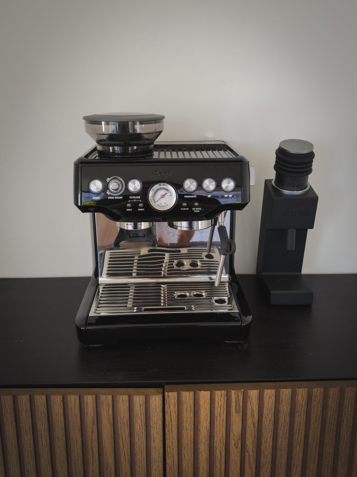 Sage Barista Express + Varia VS3 (Bean Grinder), Witgoed en Apparatuur, Koffiezetapparaten, Ophalen, Gebruikt, Koffiemachine