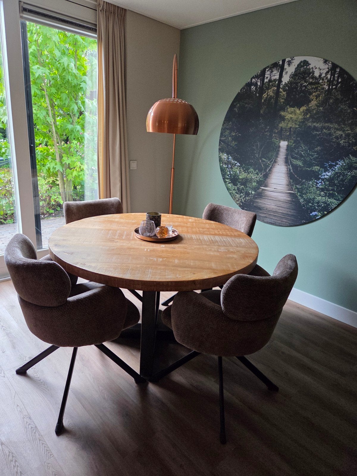 Ronde eettafel 130 cm doorsnede mangohout, Huis en Inrichting, Ophalen, Rond, Zo goed als nieuw, Vijf personen of meer