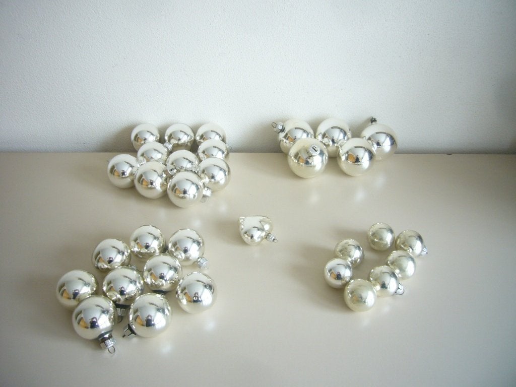 31 Vintage kerstballen van glas zilverkleur, Ophalen, Gebruikt