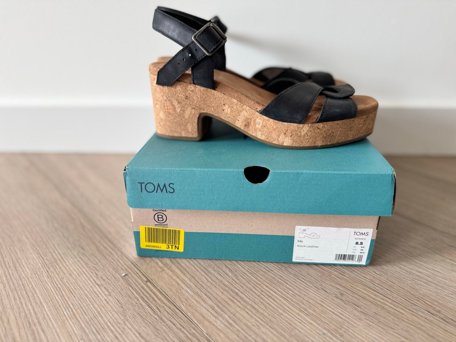 TOMS sandalen met kurken zool en enkelbandje, Kleding | Dames, Schoenen, Ophalen of Verzenden, Zo goed als nieuw, Zwart, Sandalen of Muiltjes
