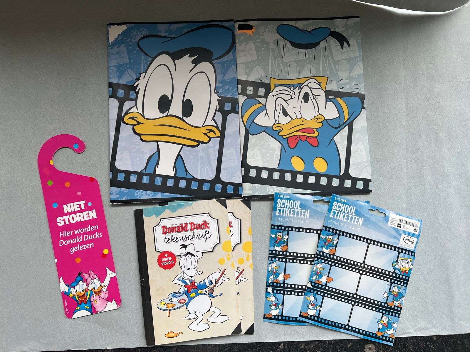 Donald Duck pakket - (teken)schrift, stickers en deurhanger, Diversen, Ophalen of Verzenden