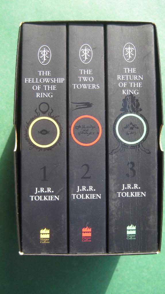 Tolkien box - The Lord of The Rings (3 delen), Ophalen of Verzenden, Zo goed als nieuw, Boek of Poster