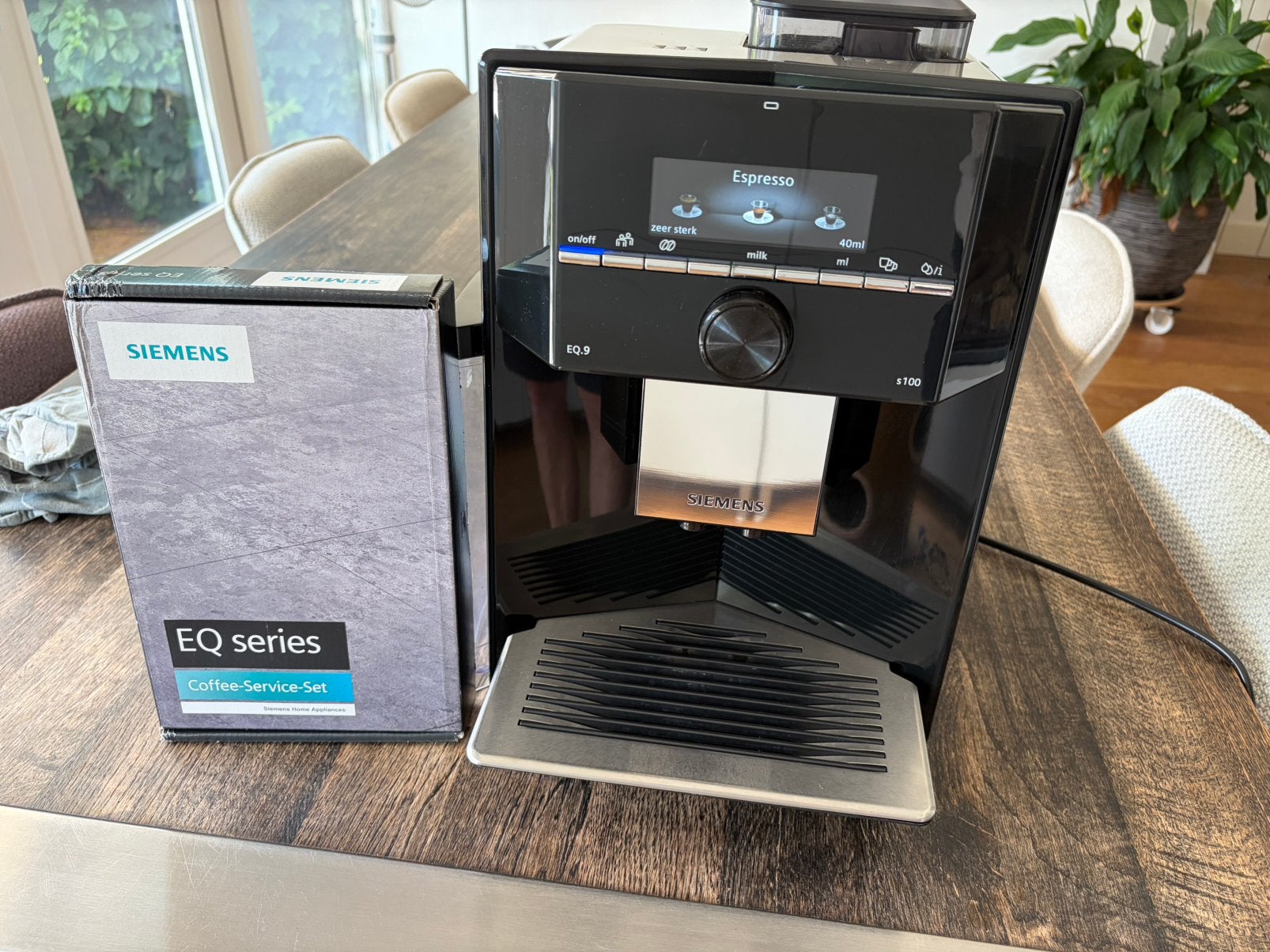 Siemens EQ.9 S100 volautomatische koffiemachine, Ophalen, Afneembaar waterreservoir, Gebruikt, 10 kopjes of meer