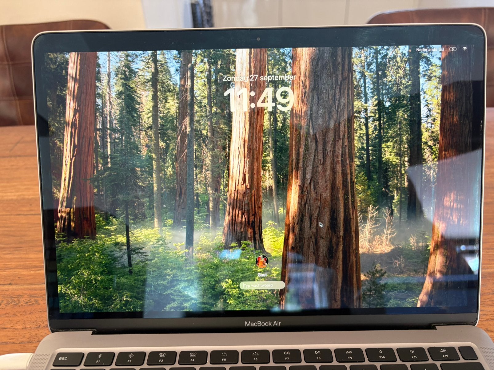 Foto 3 van MacBook Air 2020 13” Space Gray 1 van 2.