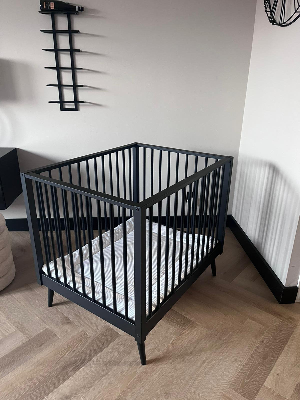 Europe Baby Box Evy Mat zwart, Kinderen en Baby's, Ophalen, Zo goed als nieuw, Boxkleed