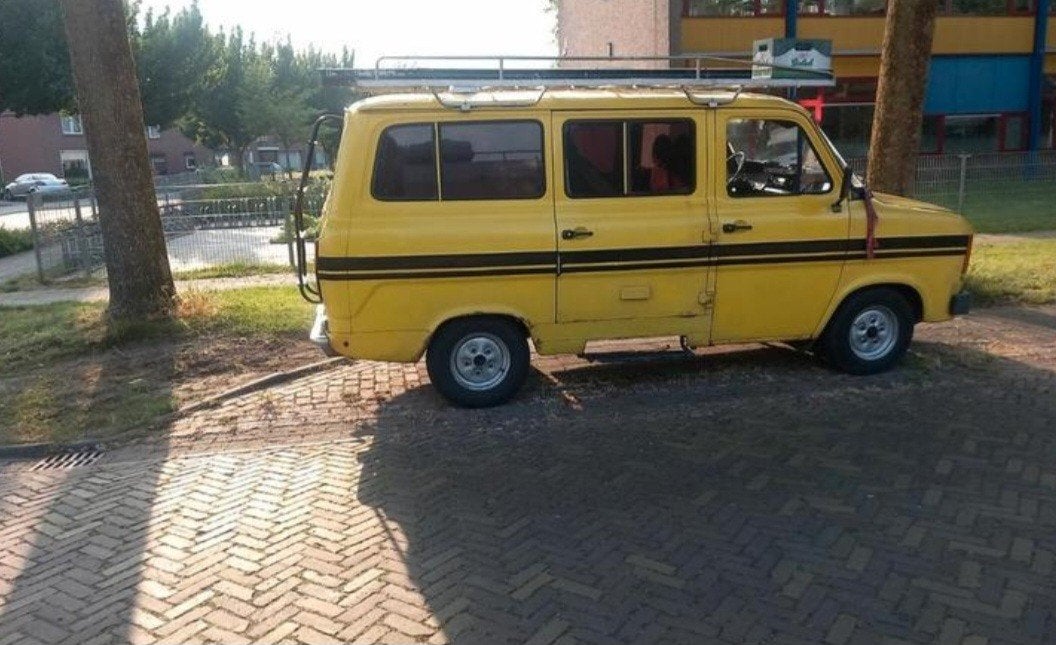 Ford transit 2.5 diessel 1980 belastingvrij, Auto's, Ford, Particulier, Diesel, MPV, Handgeschakeld, Geïmporteerd, Geel, Grijs