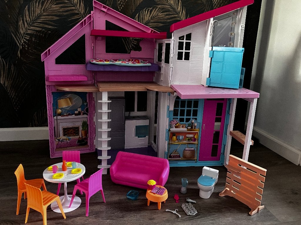 Barbie Malibu villa, Kinderen en Baby's, Speelgoed | Poppenhuizen, Ophalen, Zo goed als nieuw, Poppenhuis