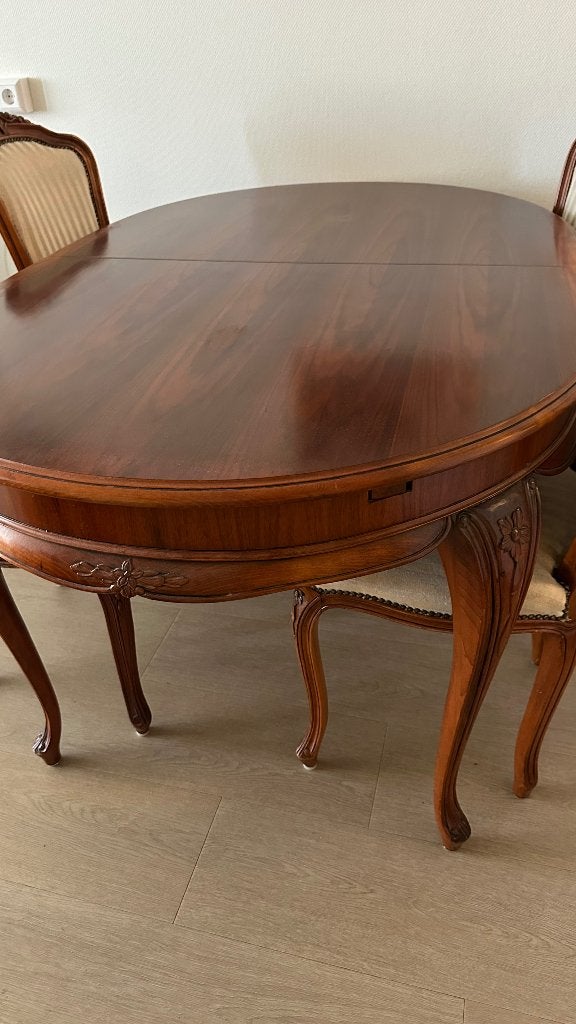 Klassieke notenhout tafel met bijpassende stoelen, Huis en Inrichting, Tafels | Eettafels, Ophalen, Overige materialen, Gebruikt