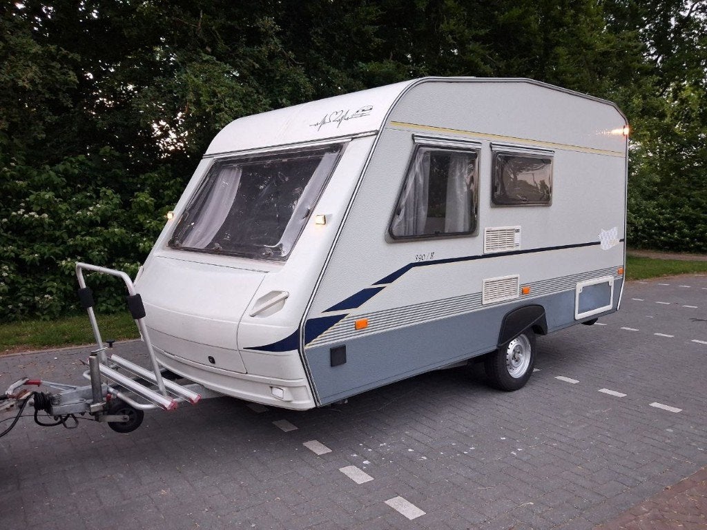 4 persoons caravan 390B met voortent luifel en uitbouw, Caravans en Kamperen, Dwarsbed, Treinzit, Particulier, Luifel
