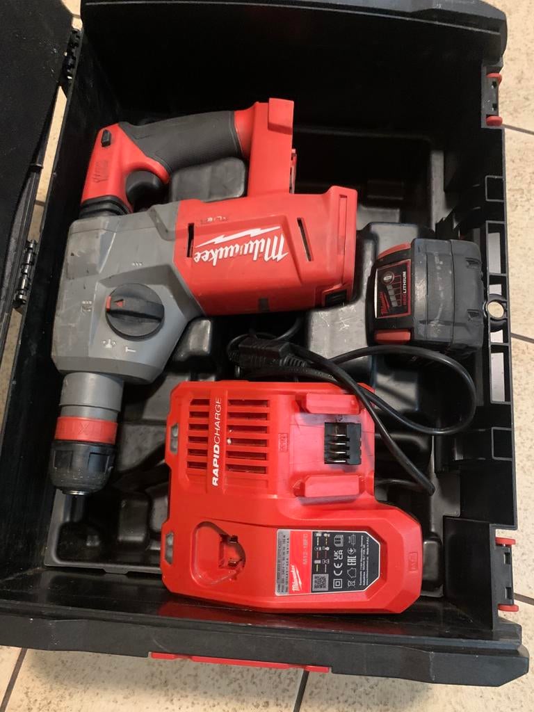 Milwaukee M18 CHX, Doe-het-zelf en Verbouw, Gereedschap | Boormachines, Ophalen of Verzenden, Gebruikt, Boor- en/of Breekhamer
