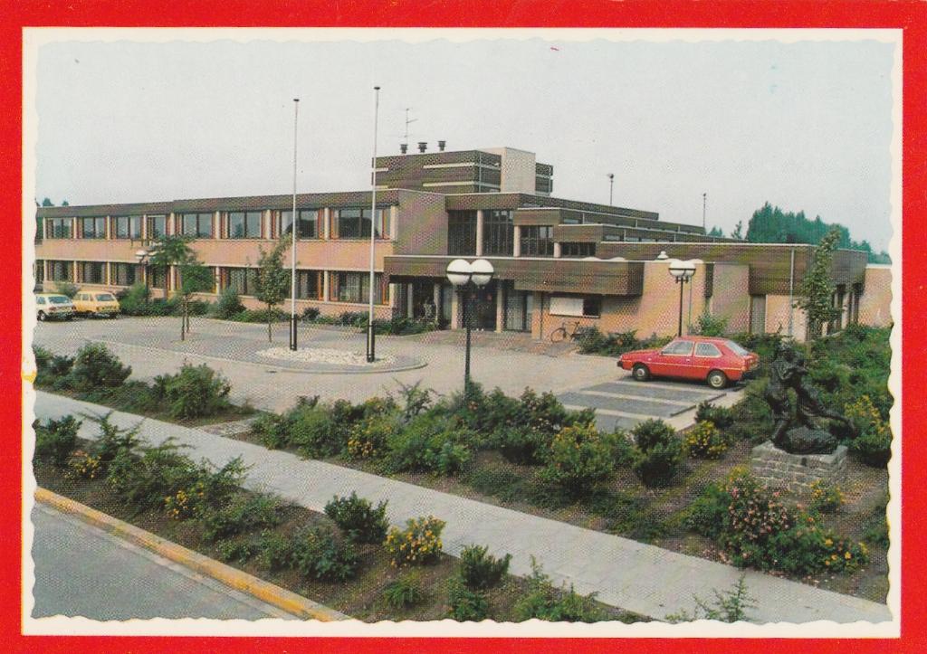 WERKENDAM Gemeentehuis met Volvo 340, Verzenden, 1960 tot 1980, Ongelopen, Noord-Brabant