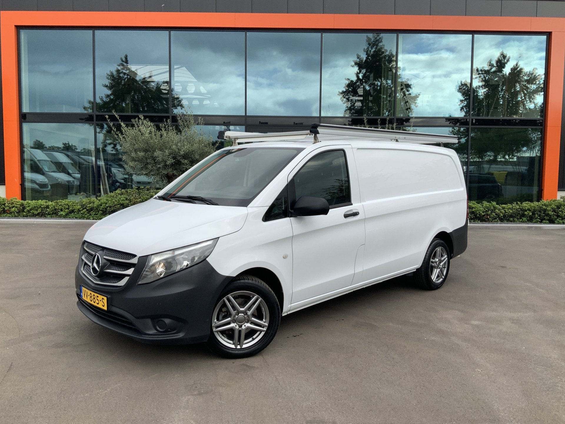 Mercedes-Benz Vito 111 CDI Functional Lang Airco 3 Zits Navi, Auto's, Voorwielaandrijving, Euro 5, Gebruikt, Zwart