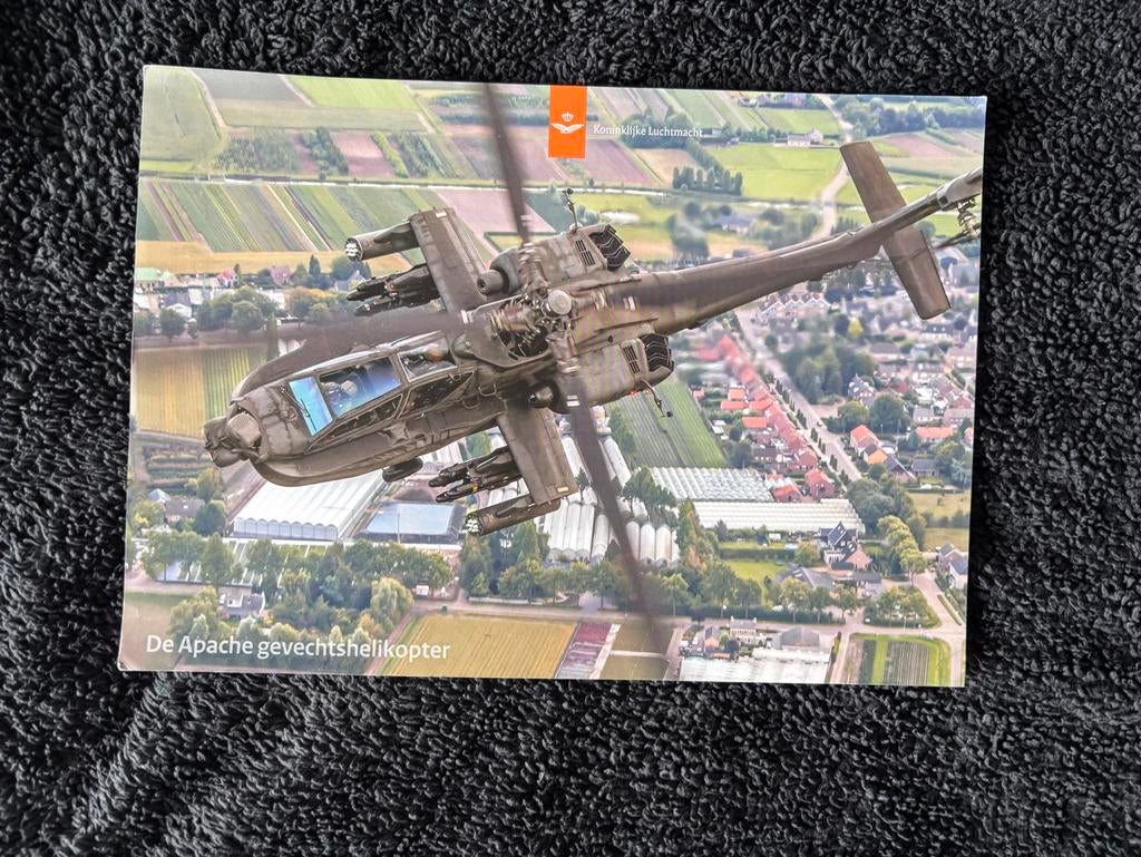 Poster Apache gevechtshelikopter, Rechthoekig Staand, Ophalen of Verzenden, Zo goed als nieuw, A1 t/m A3