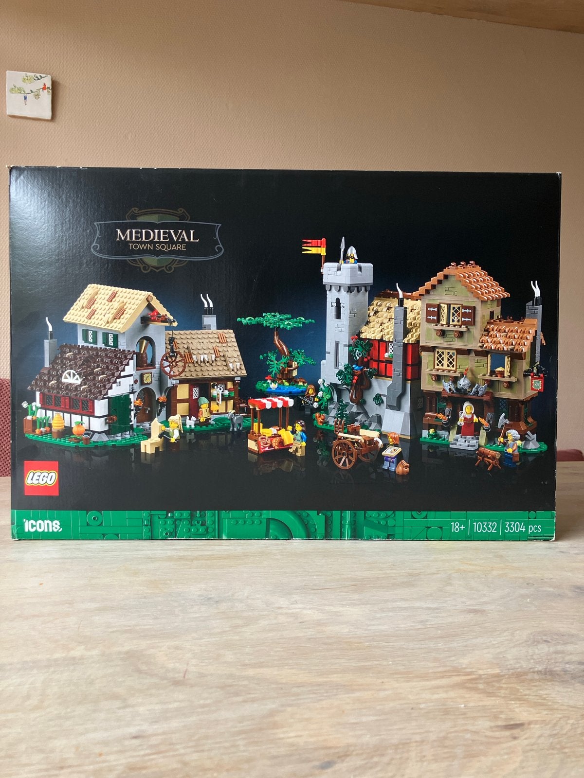 LEGO Icons 10332 Middeleeuws Dorpsplein Nieuw in doos, Kinderen en Baby's, Speelgoed | Bouwstenen, Nieuw, Overige merken, Ophalen