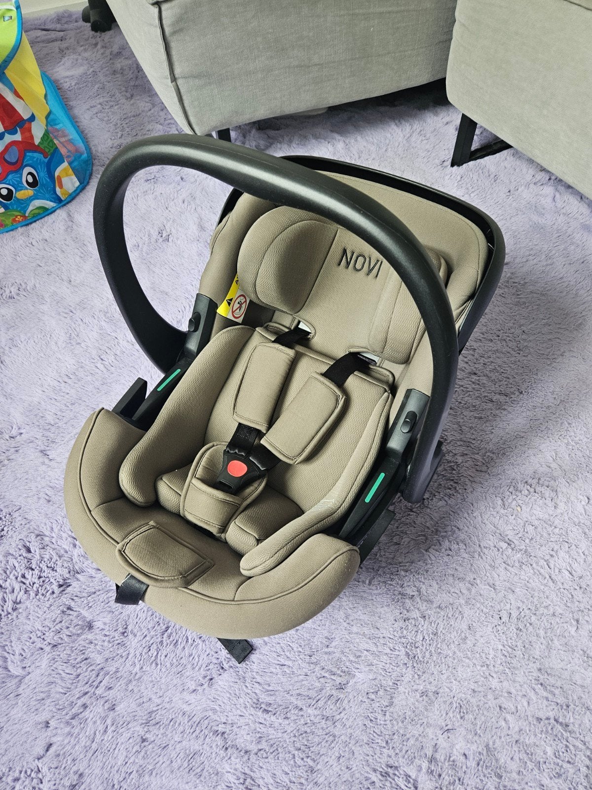 Novi autostoel - Comfortabel en veilig voor je kleintje, Gebruikt, Verstelbare rugleuning, Isofix, Ophalen