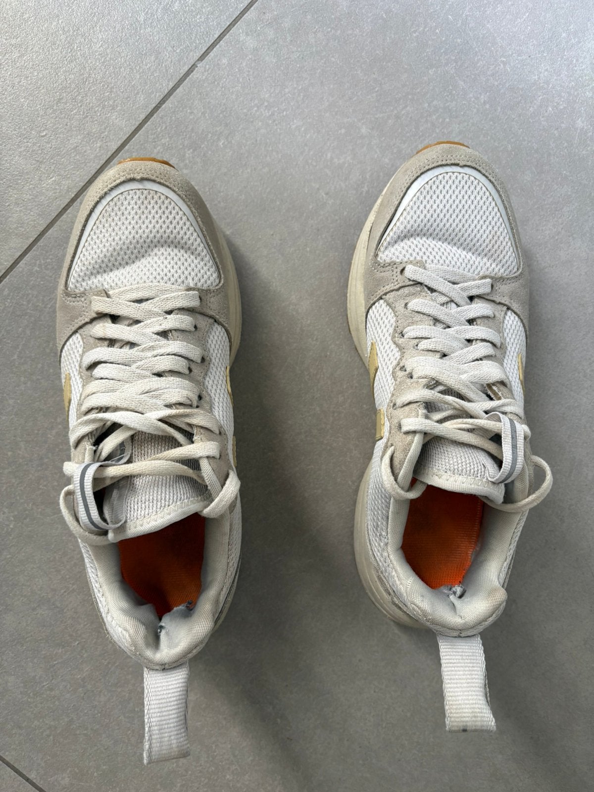 Sneakers dames, Beige, Ophalen of Verzenden, Sneakers of Gympen, Gedragen