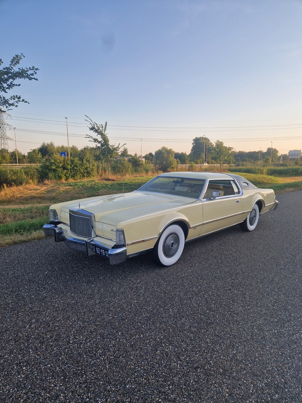 Lincoln Continental Mark IV 1976, Continental, 7538 cc, Geel, 215 pk