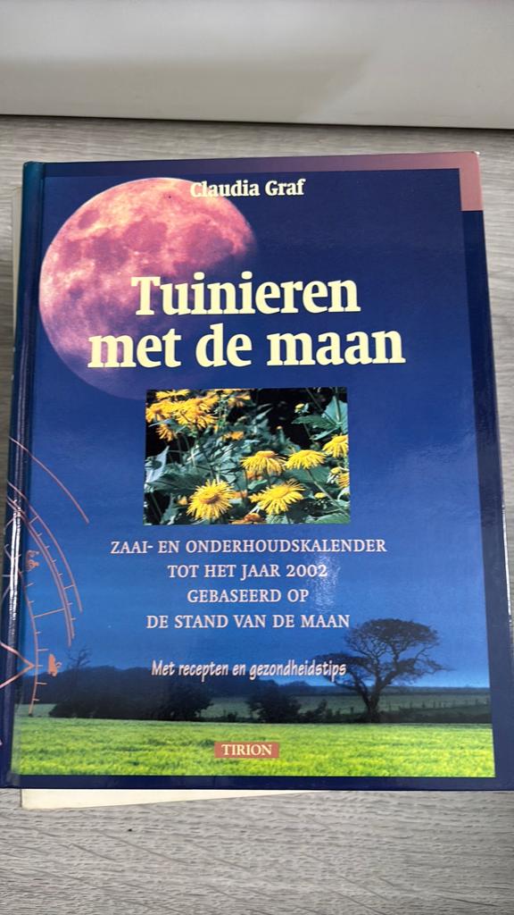 C. Graf - Tuinieren met de maan, Ophalen of Verzenden, Zo goed als nieuw, C. Graf