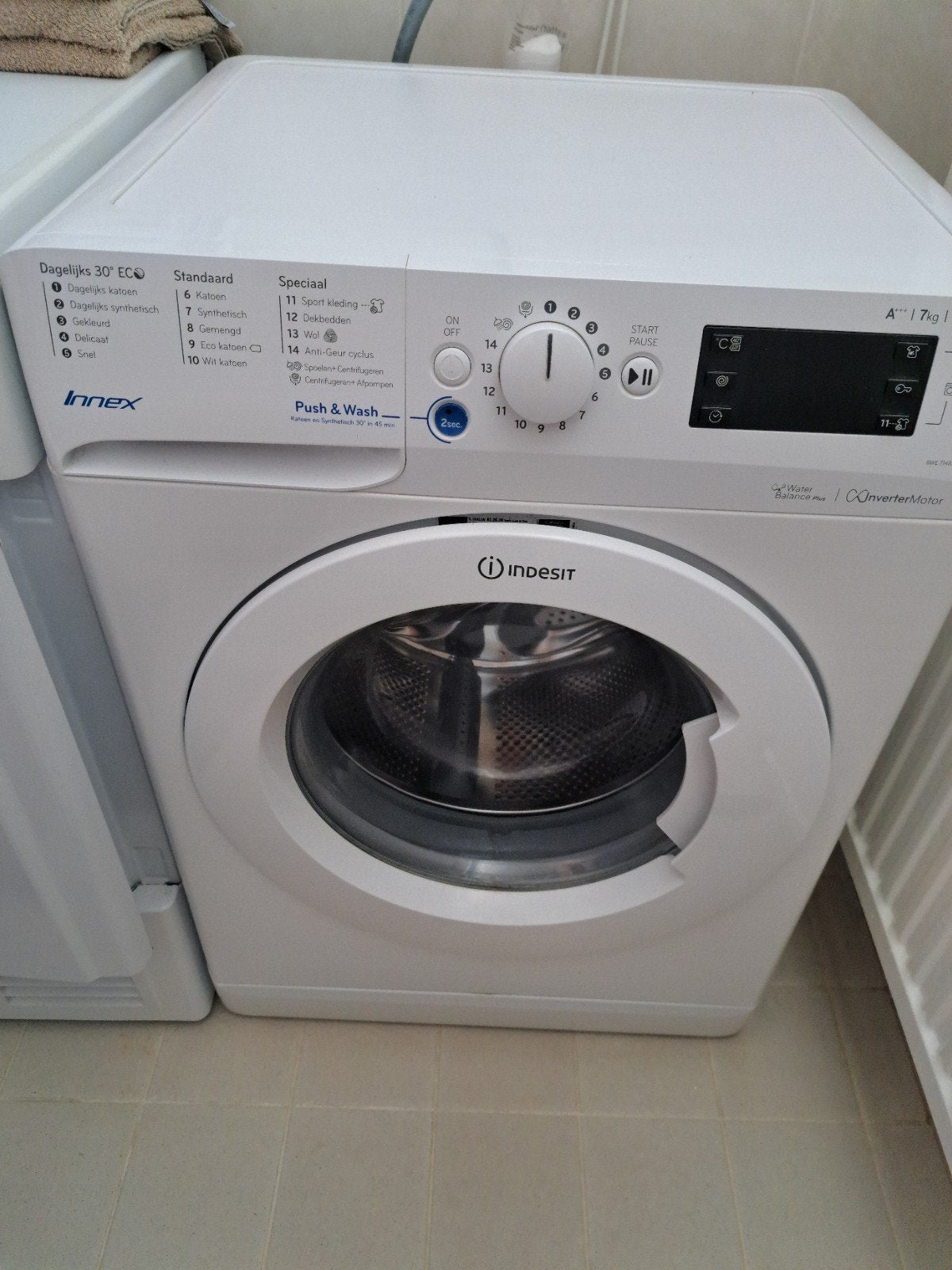 Mooie goedwerkende wasmachine, Witgoed en Apparatuur, Ophalen, Zo goed als nieuw, 85 tot 90 cm, 1200 tot 1600 toeren