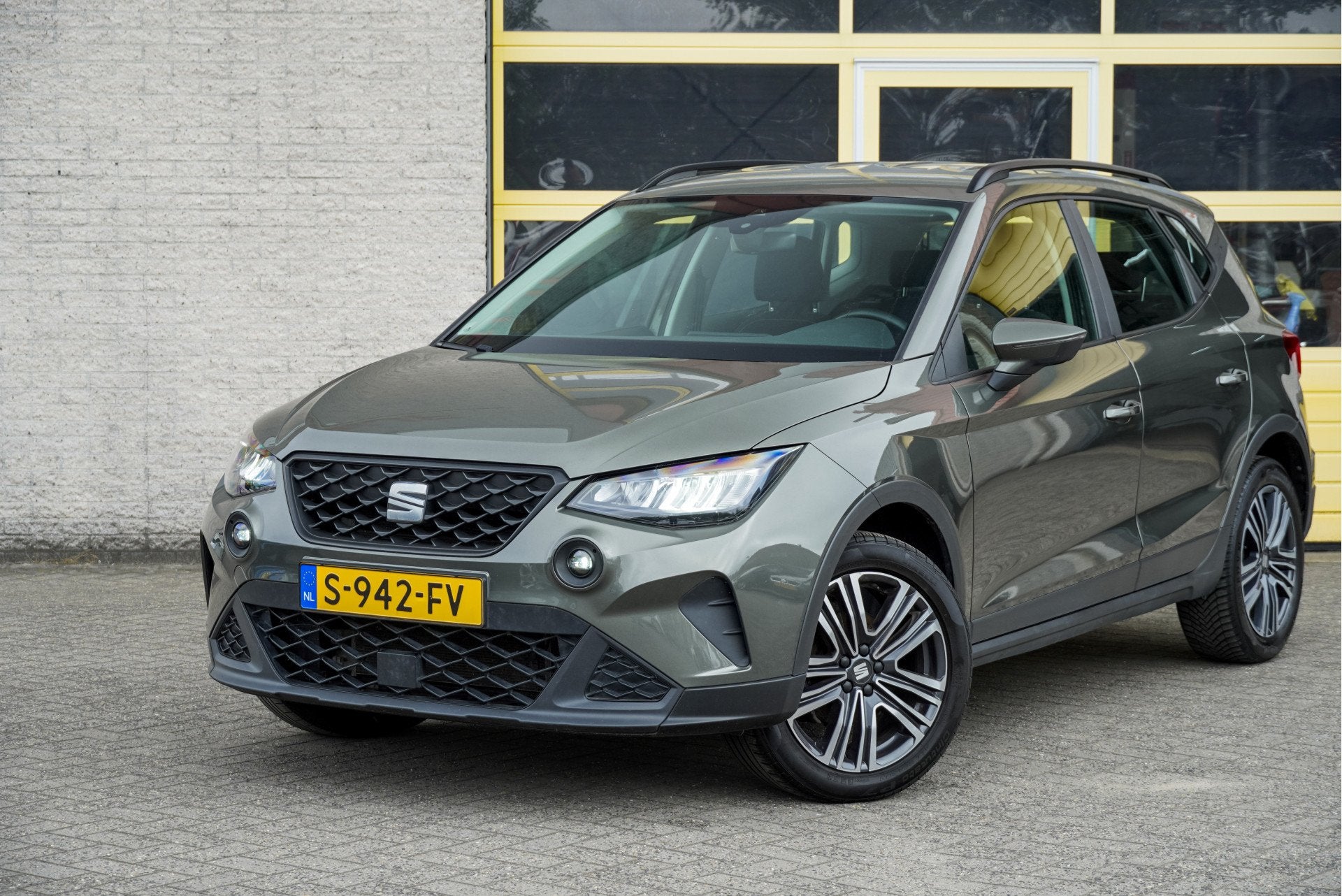 SEAT Arona 1.0 TSI Style BJ2023 Lmv 17" | Led | Pdc | App-Co, Voorwielaandrijving, Stof, Gebruikt, 49 €/maand