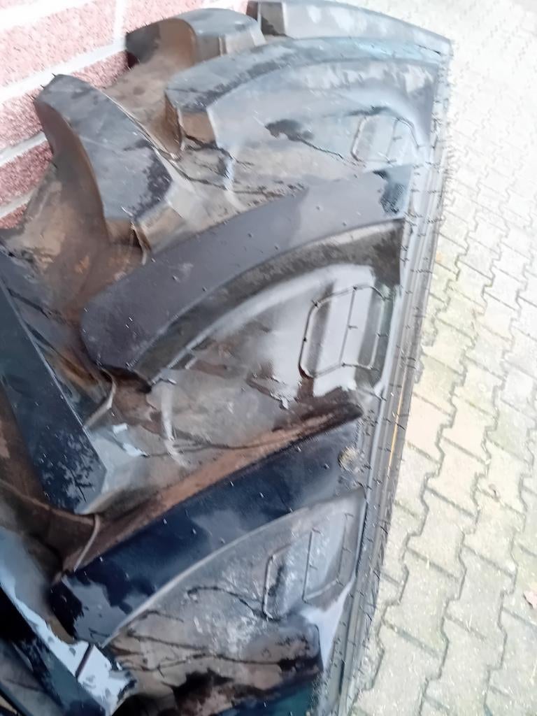Nieuwe set alliance
405/70r20
Met 10 gaats velg, Ophalen