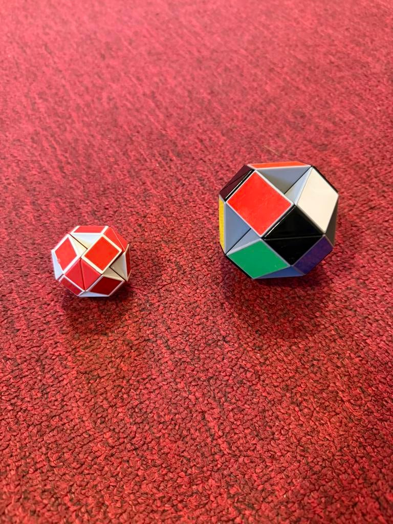 Rubiks snake (magic snake) 2X, Ophalen of Verzenden, Zo goed als nieuw, Overige materialen