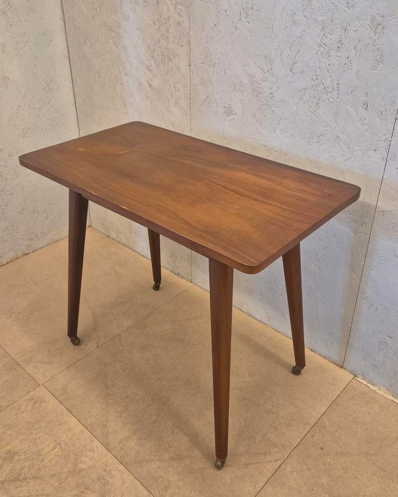 Vintage houten bijzettafel op wieltjes – jaren 50/60, Ophalen, Minder dan 55 cm, Gebruikt, N.v.t