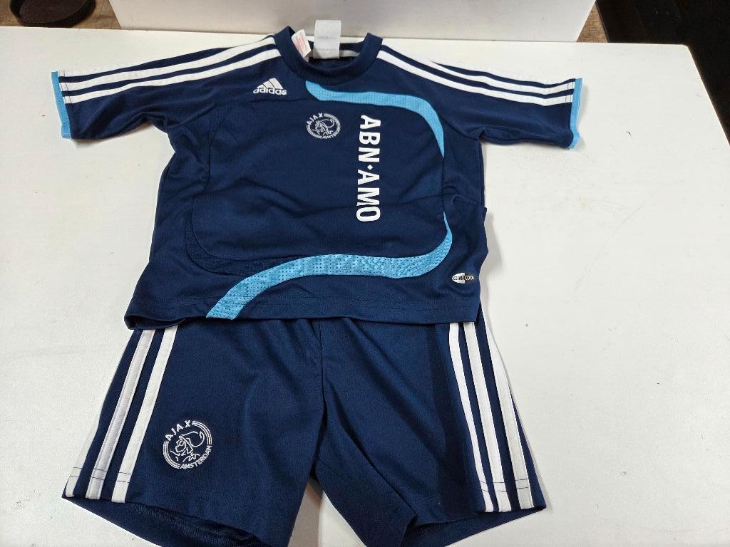 ajax shirt en broek maat 104, Ophalen of Verzenden, Zo goed als nieuw, Ajax, Shirt