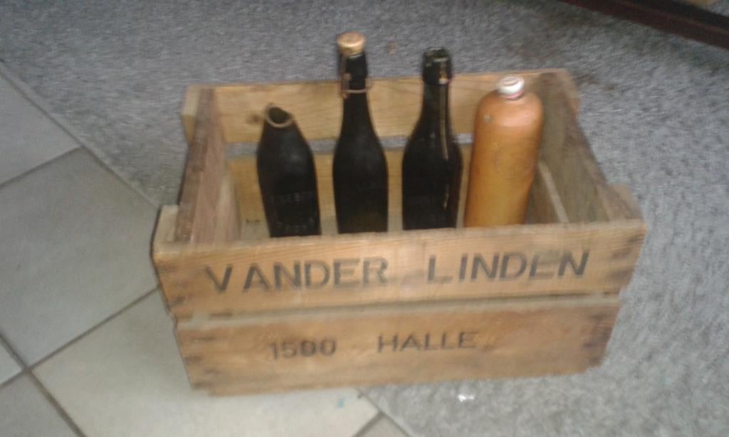 antieke Belgische bierflessen in houten krat omg Antwerpen, Verzamelen, Ophalen of Verzenden, Gebruikt, Flesje(s), Overige merken