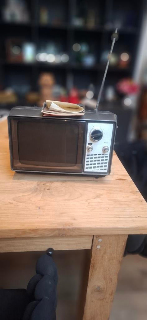 Aristona zwart wit TV - Camping model jaren 70, Audio, Tv en Foto, Vintage Televisies, Ophalen of Verzenden, Gebruikt, Minder dan 40 cm