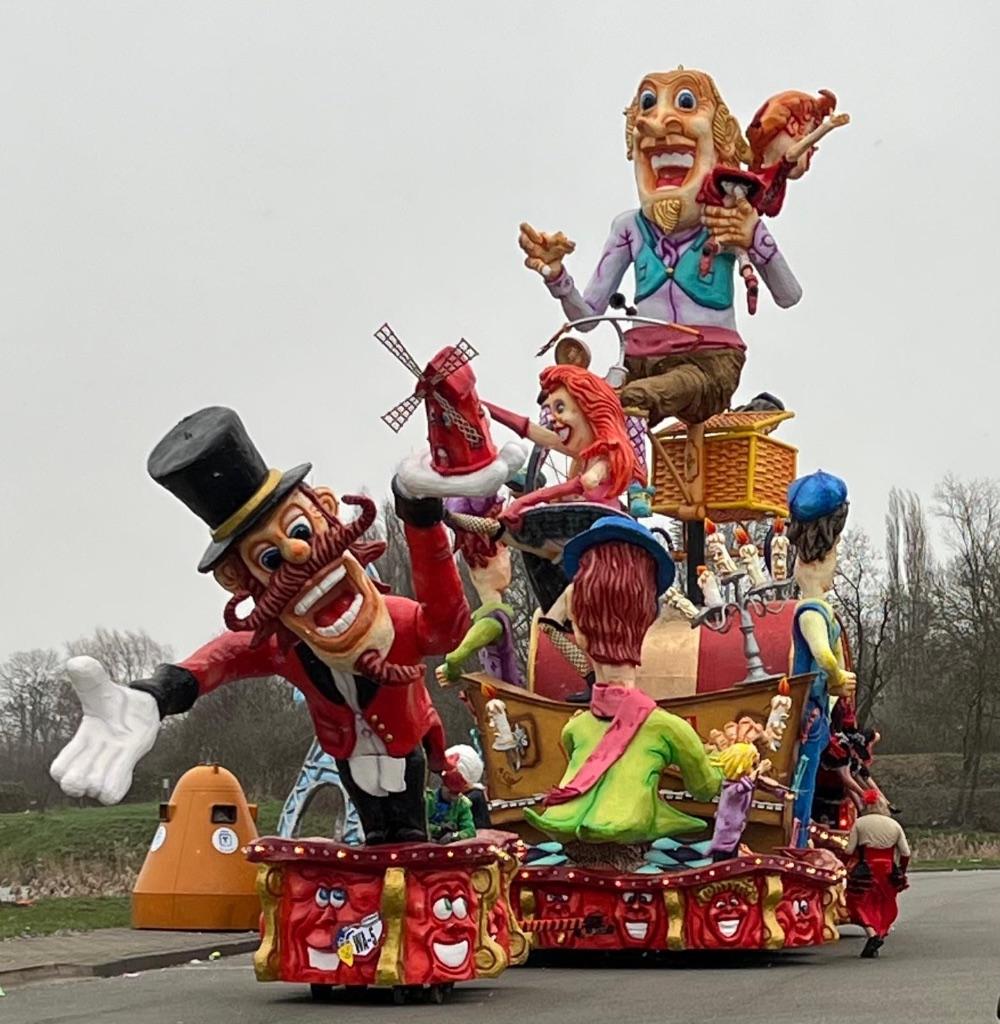 unieke polyester onderdelen carnavalswagen Moulin Rouge, Hobby en Vrije tijd, Feestartikelen, Ophalen, Nieuw, Overige typen, Carnaval