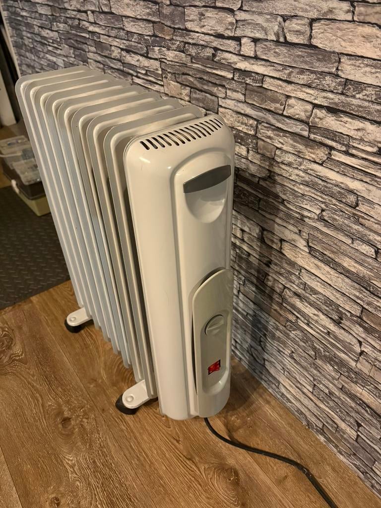 Elektrische (oliegevulde) radiator op wielen met 2 standen, Ophalen, 30 tot 80 cm, Radiator, Minder dan 60 cm