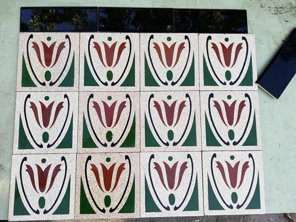 45 st jaren 20-30 antieke tegels met tulp groen/zwart/cognac, Antiek en Kunst, Antiek | Wandborden en Tegels, Ophalen