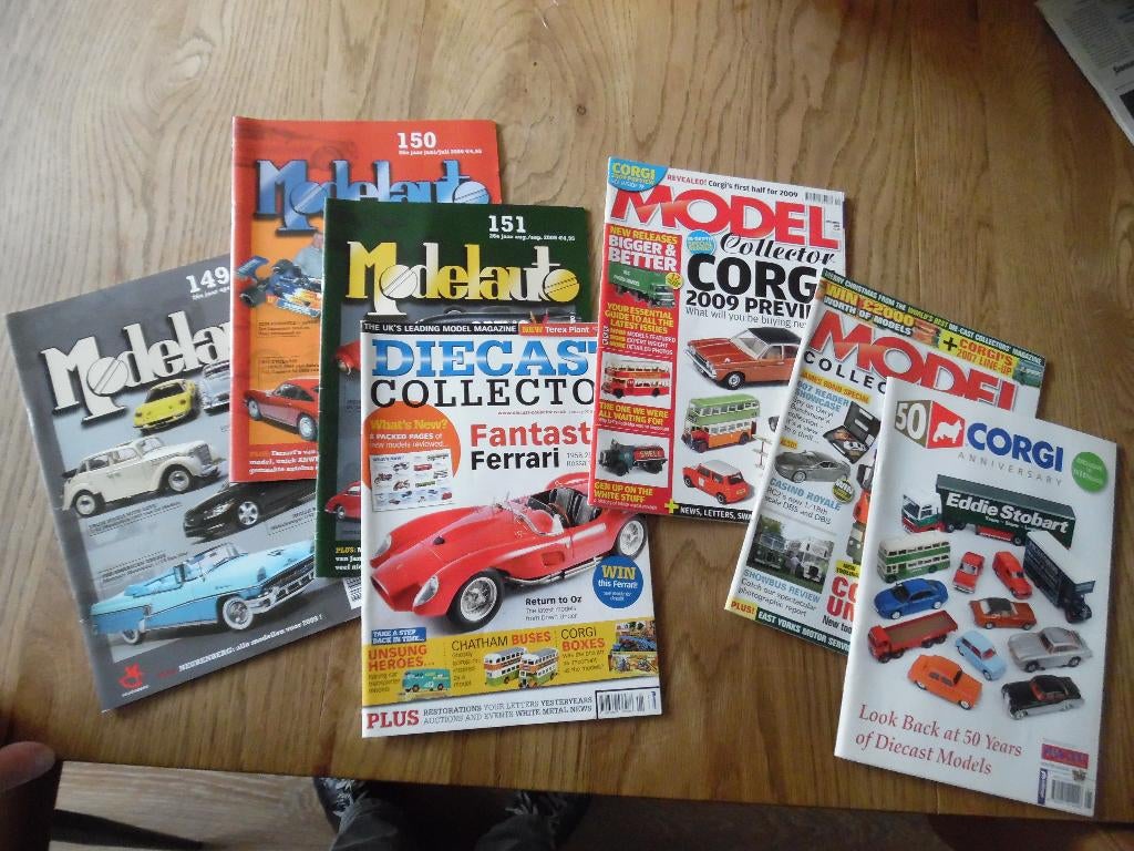 7 boeken over modelauto's 1:43  met oa veel Dinky Toys, Hobby en Vrije tijd, Modelauto's | 1:43, Zo goed als nieuw, Auto, Overige merken