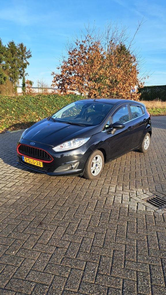 Ford Fiësta 1.6 Tdci 5DR 2013 Zwart Nieuwe APK tot 18/4/27, Auto's, Voorwielaandrijving, Euro 5, Stof, Zwart