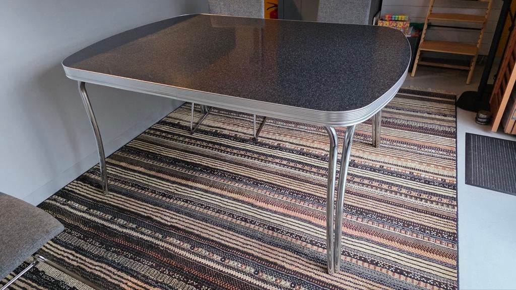 Blackstone kunsstof tafelblad .Glanzend metalen poten, Huis en Inrichting, Tafels | Eettafels, Ophalen, 100 tot 150 cm, Overige materialen