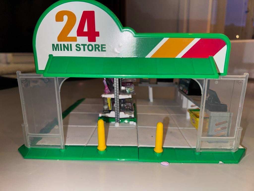 Zuru Mini Brands 7-Eleven Winkel, Ophalen of Verzenden, Zo goed als nieuw, Jongen of Meisje
